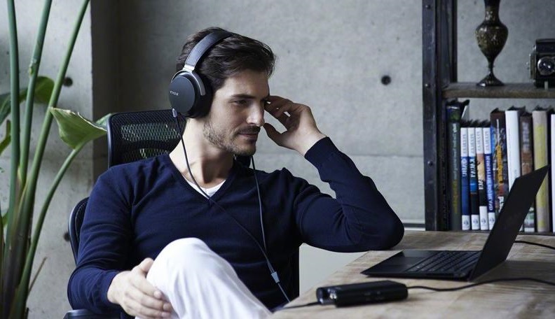 Over-ear or on-ear headphones for working at home2